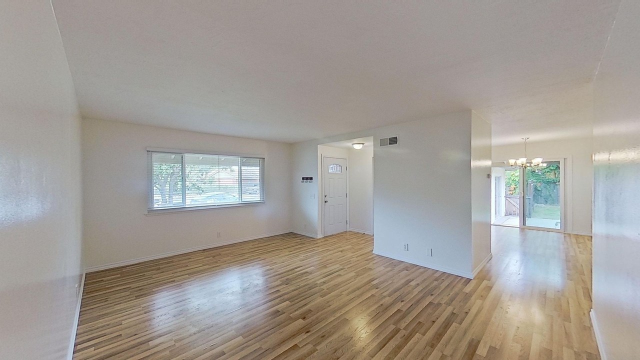 114 Saint Albans Pl - Photo 5 of 26