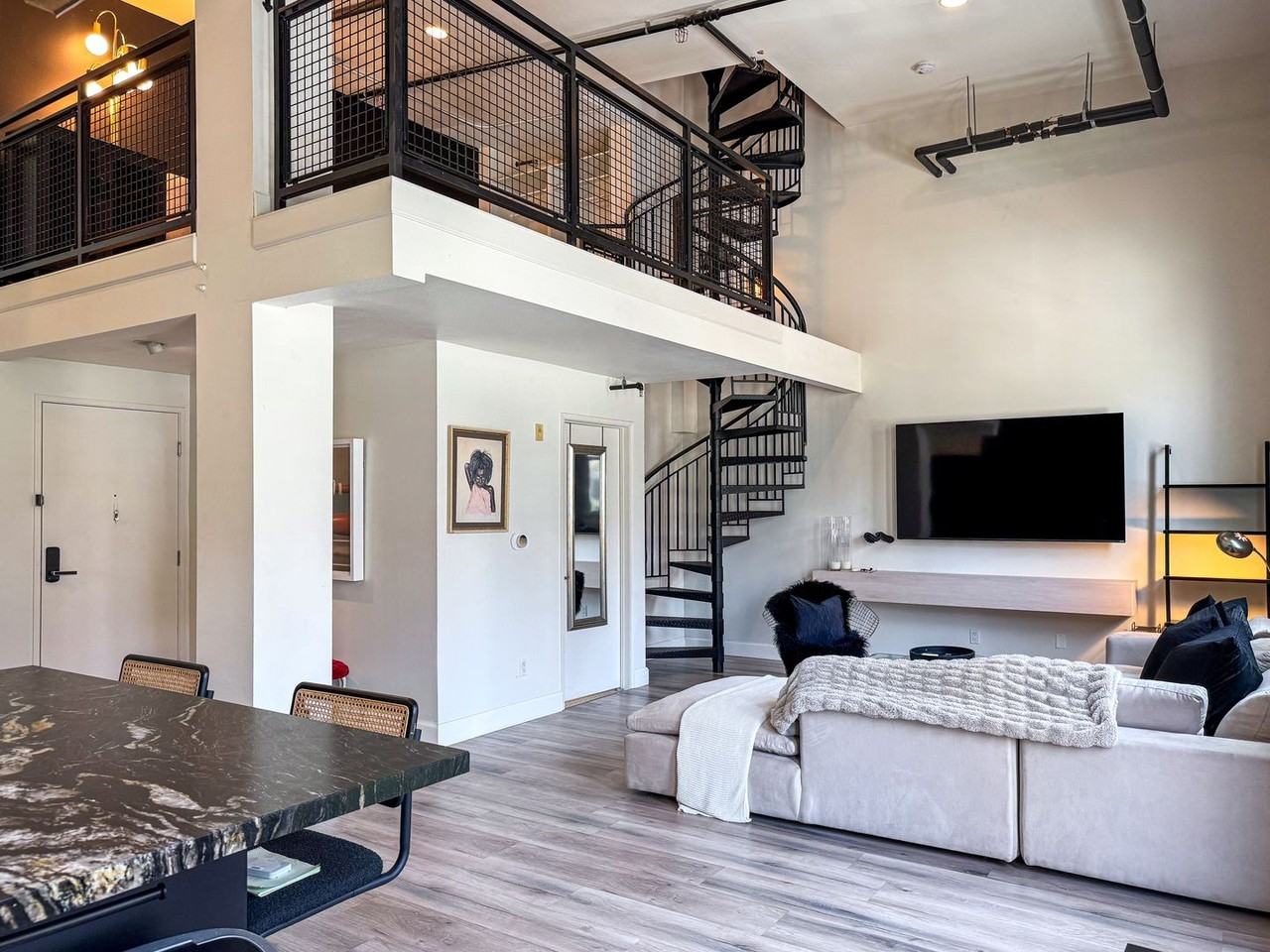 253 S Broadway - Photo 3 of 28