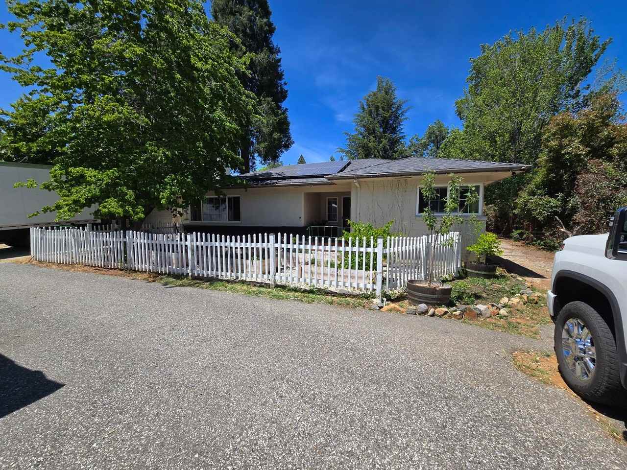 F12988 - Photo 2 of 17