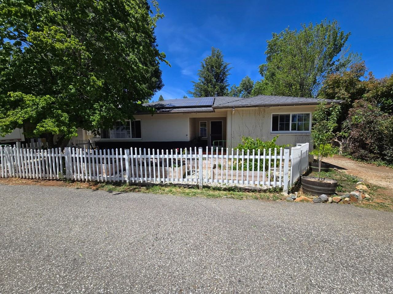 F12988 - Photo 3 of 17