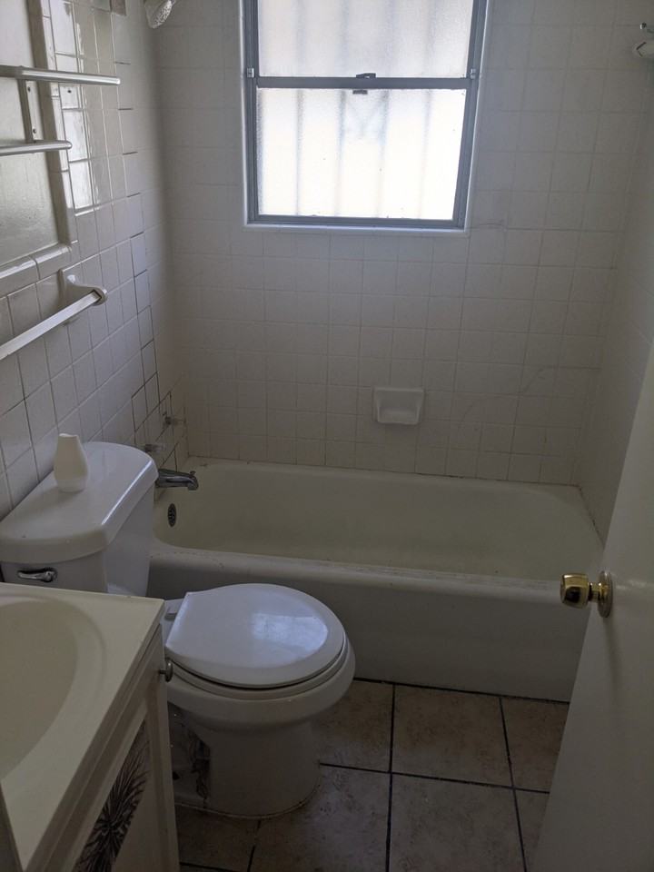 209 E Dean Avenue - Photo 3 of 8