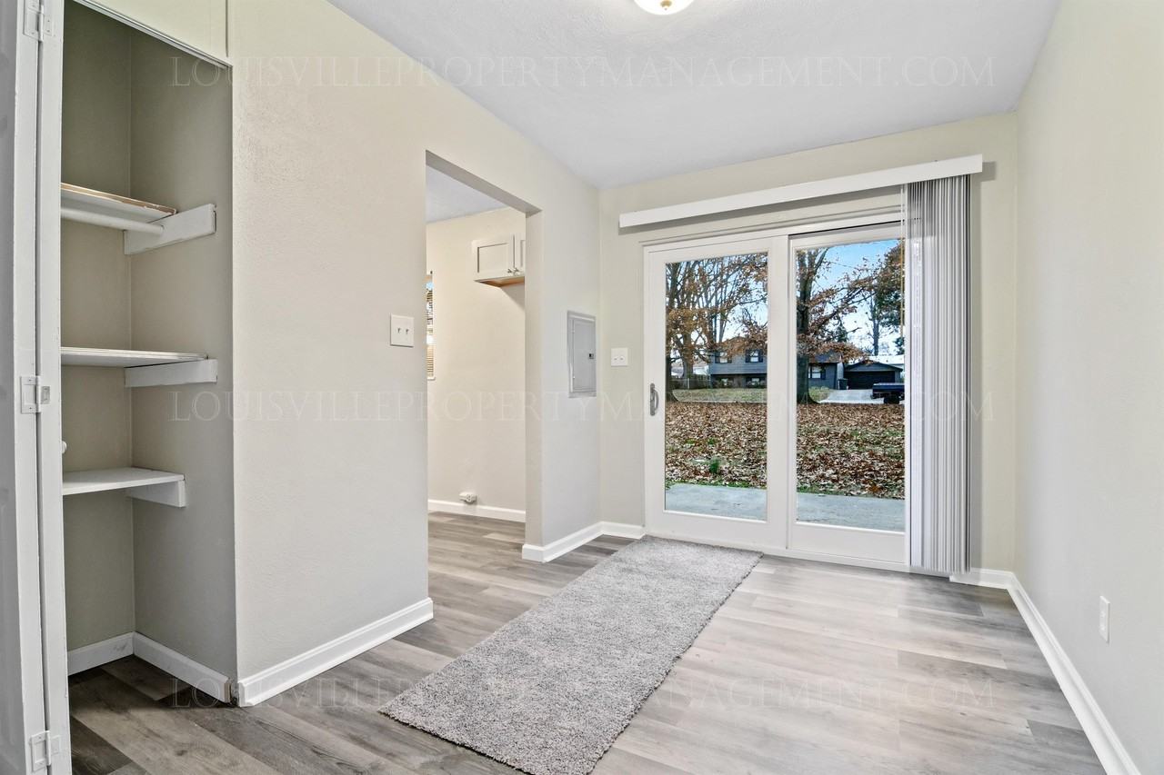 1202 East Walford Drive - Photo 3 of 34