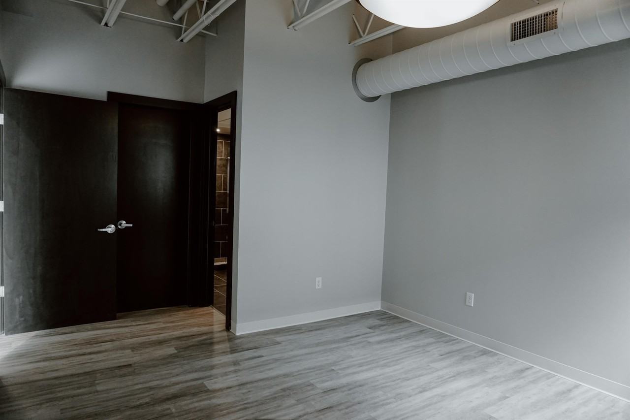 337 University Avenue - Photo 3 of 12