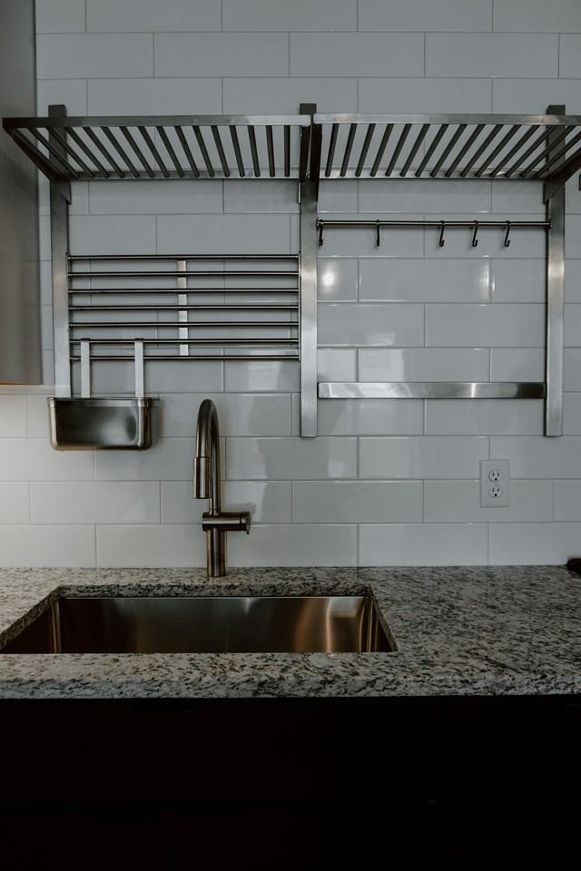 337 University Avenue - Photo 4 of 12