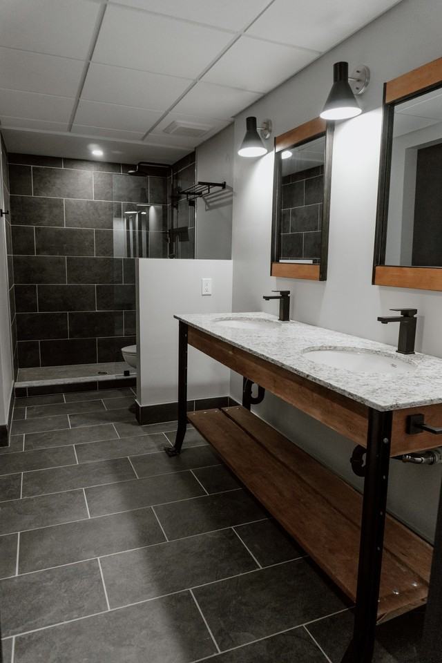 337 University Avenue - Photo 5 of 12