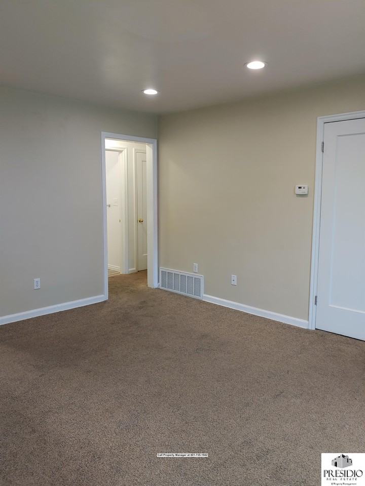 746/750 N 900 East - Photo 2 of 22