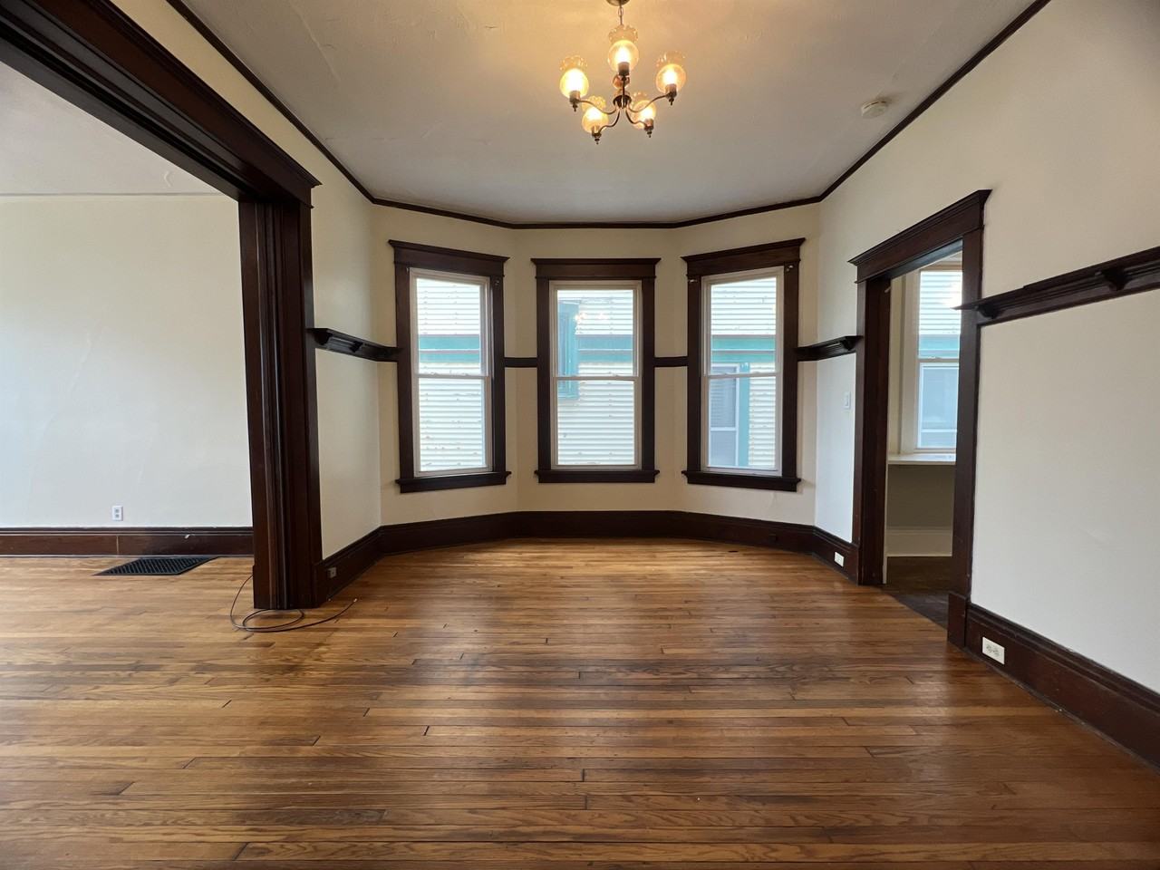 715 Caledonia Place - Photo 5 of 17