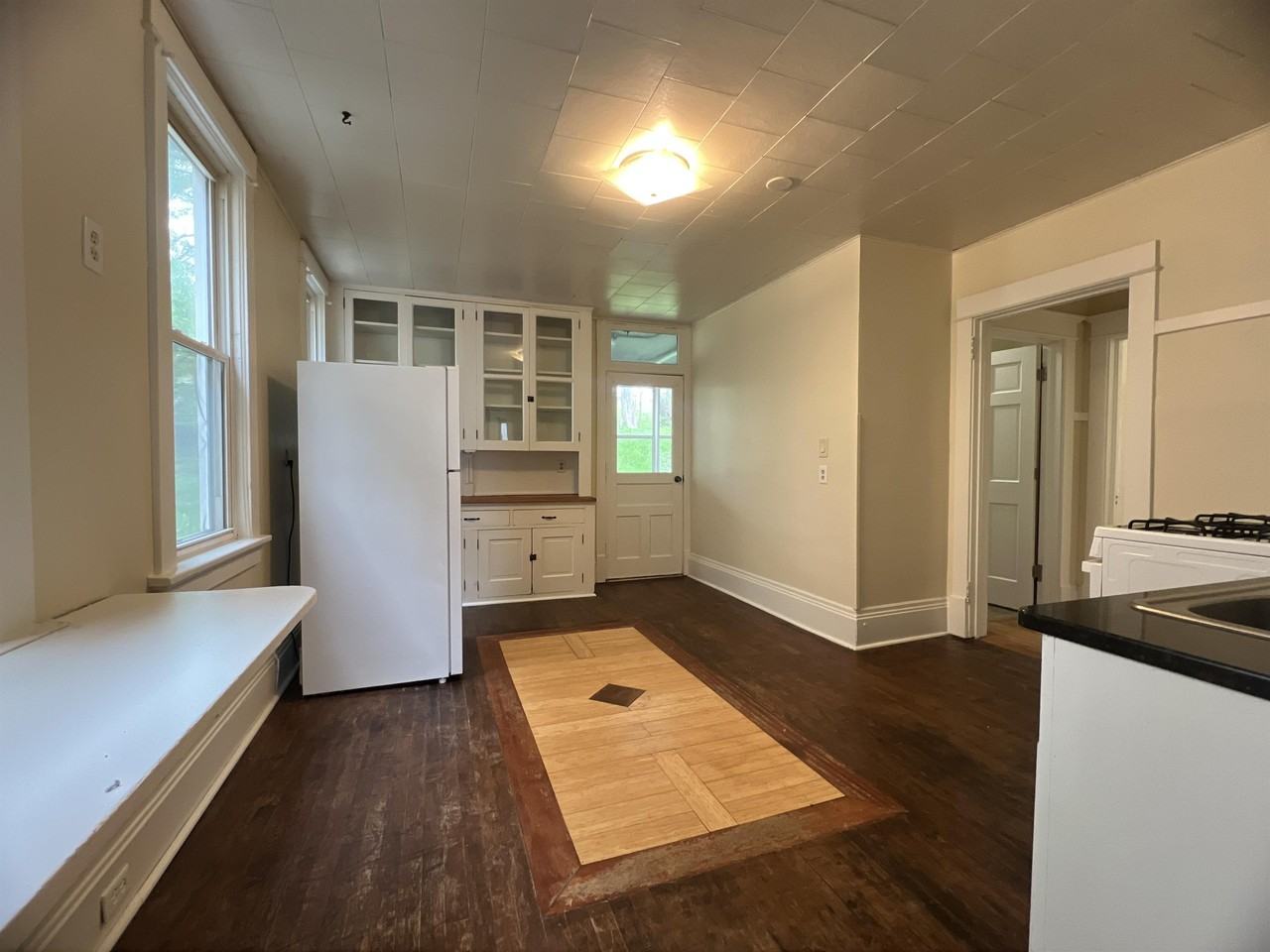 715 Caledonia Place - Photo 7 of 17