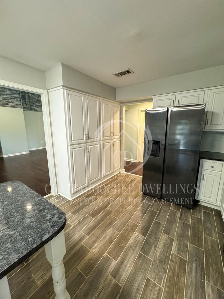 4194 Georgia 352 - Photo 3 of 15