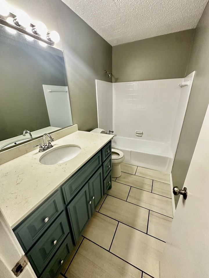 1201 South Rockford Avenue - Photo 5 of 12