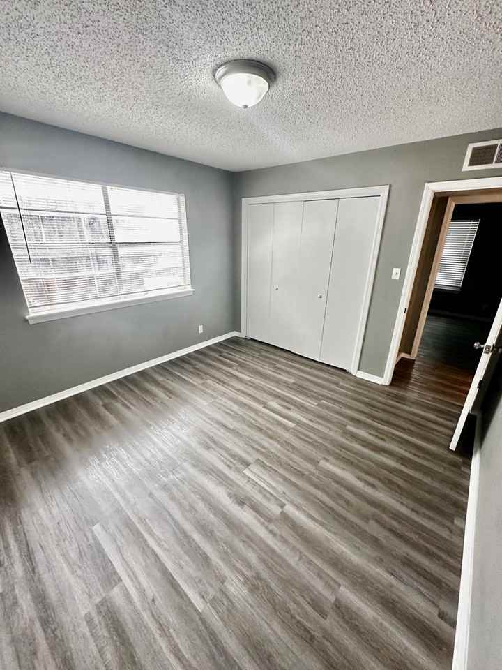 1201 South Rockford Avenue - Photo 6 of 12