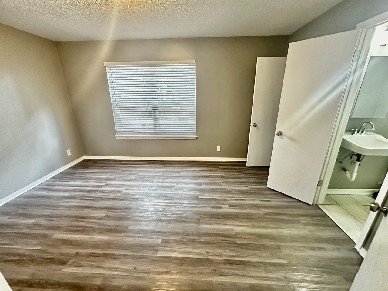 1201 South Rockford Avenue - Photo 7 of 12