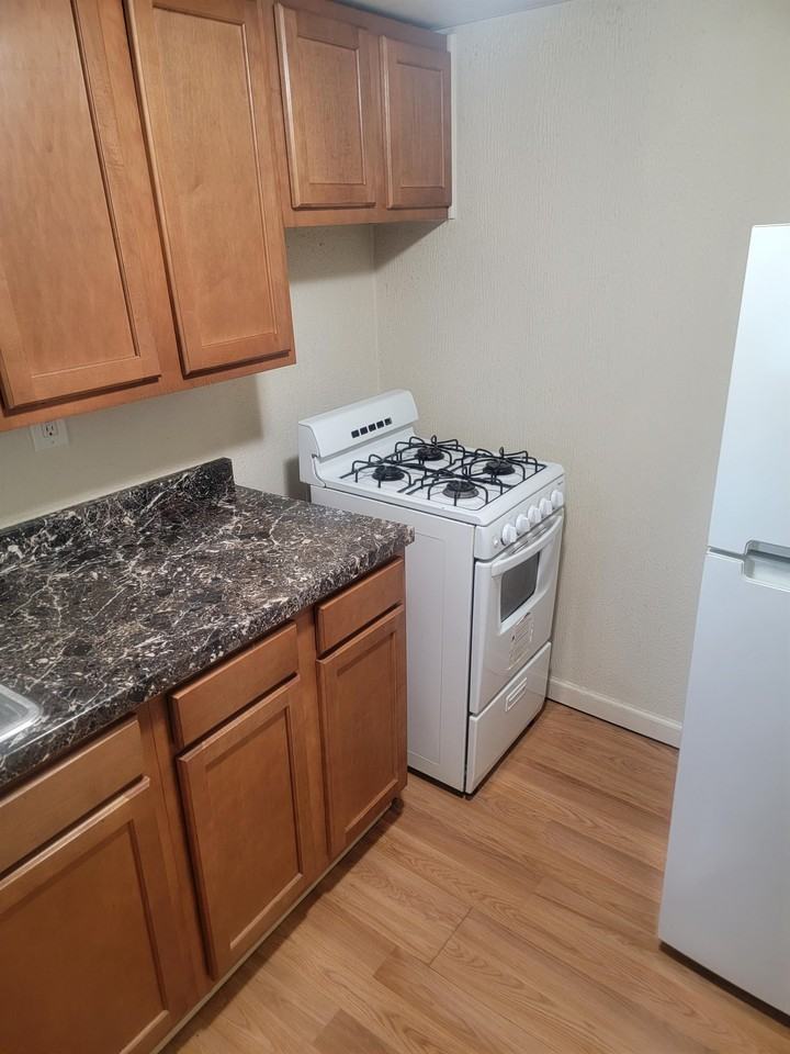 1603 Arlington Avenue - Photo 3 of 7