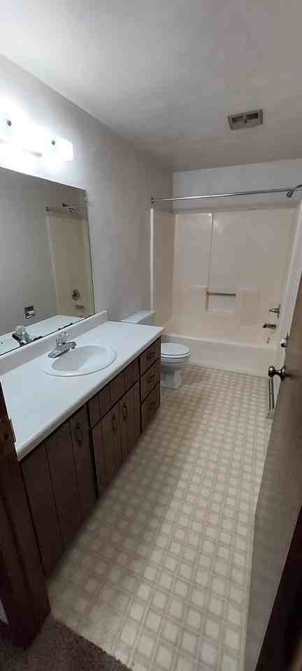 12th Ave Townhouse - Photo 5 of 8