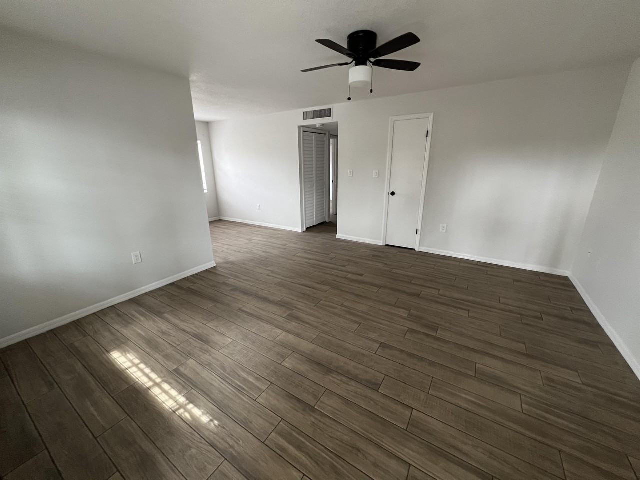 900 N Bay Street - Photo 2 of 12