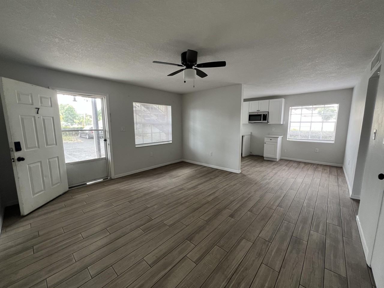 900 N Bay Street - Photo 3 of 12