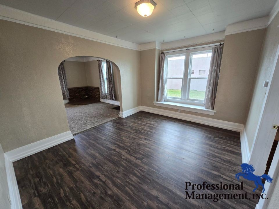 109 S 35th St - Photo 4 of 10