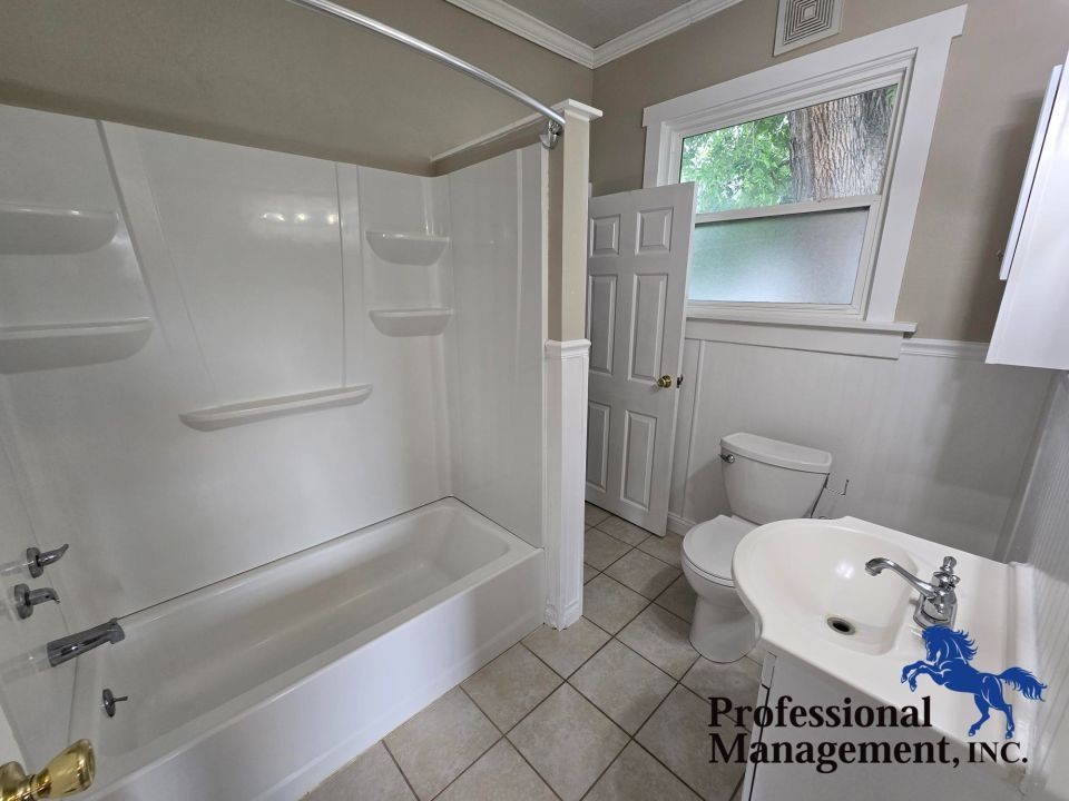 109 S 35th St - Photo 5 of 10