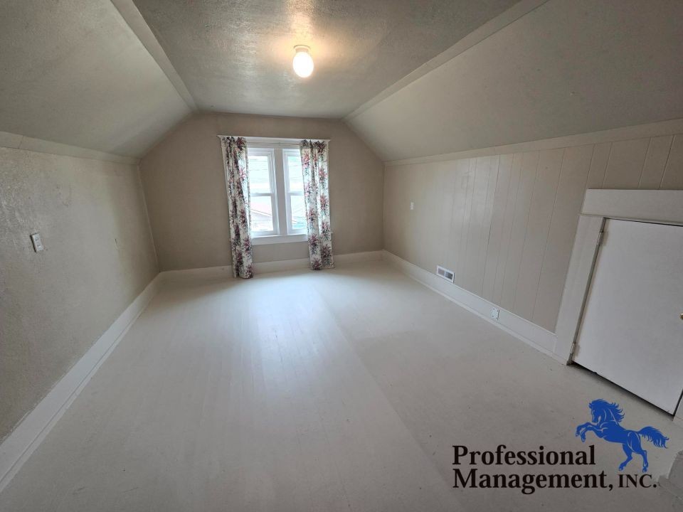 109 S 35th St - Photo 6 of 10