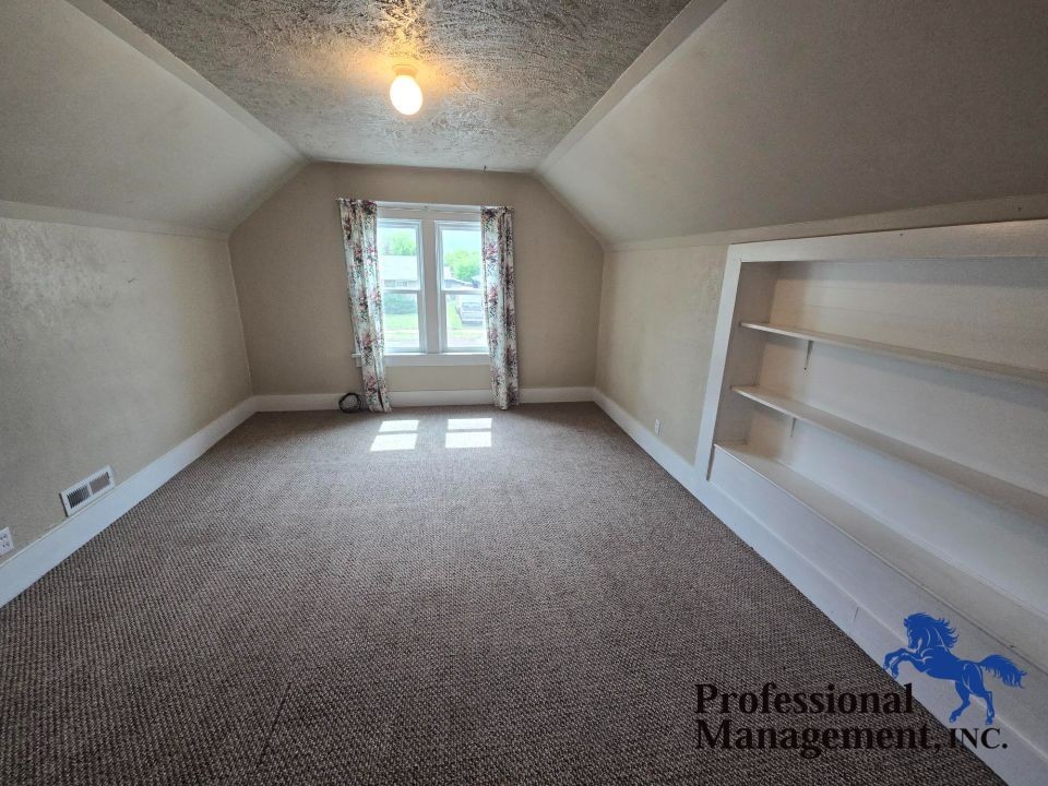 109 S 35th St - Photo 7 of 10
