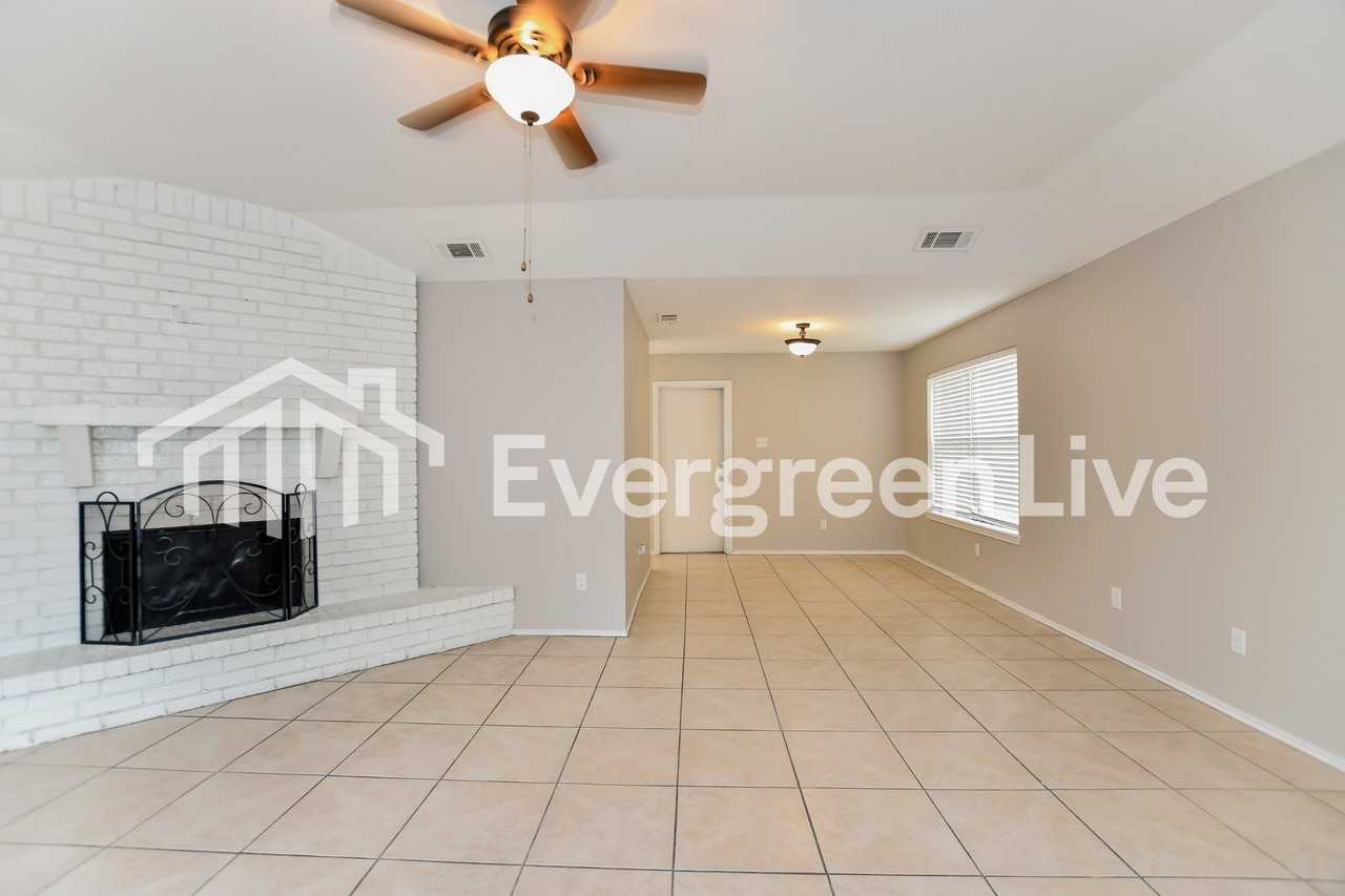 1016 Hunters Glen Dr - Photo 6 of 17