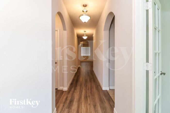 1044 Fairfax Dr - Photo 2 of 15