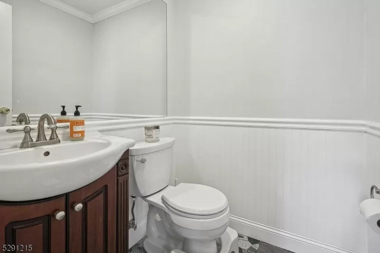 58 Ashwood Dr #NA - Photo 2 of 14