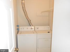 featured image of 4 Fairway Ct #4