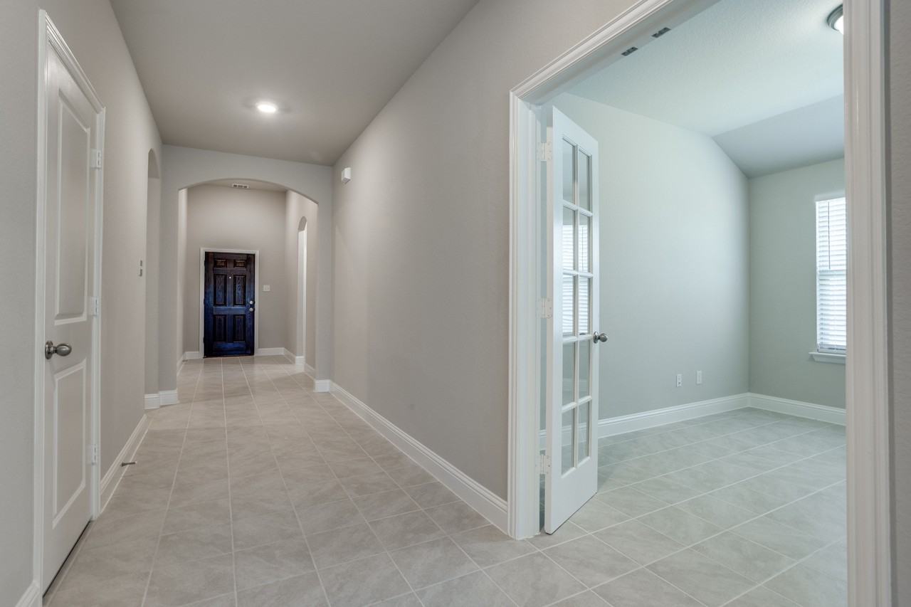 211 Red Oak Dr #NA - Photo 3 of 30