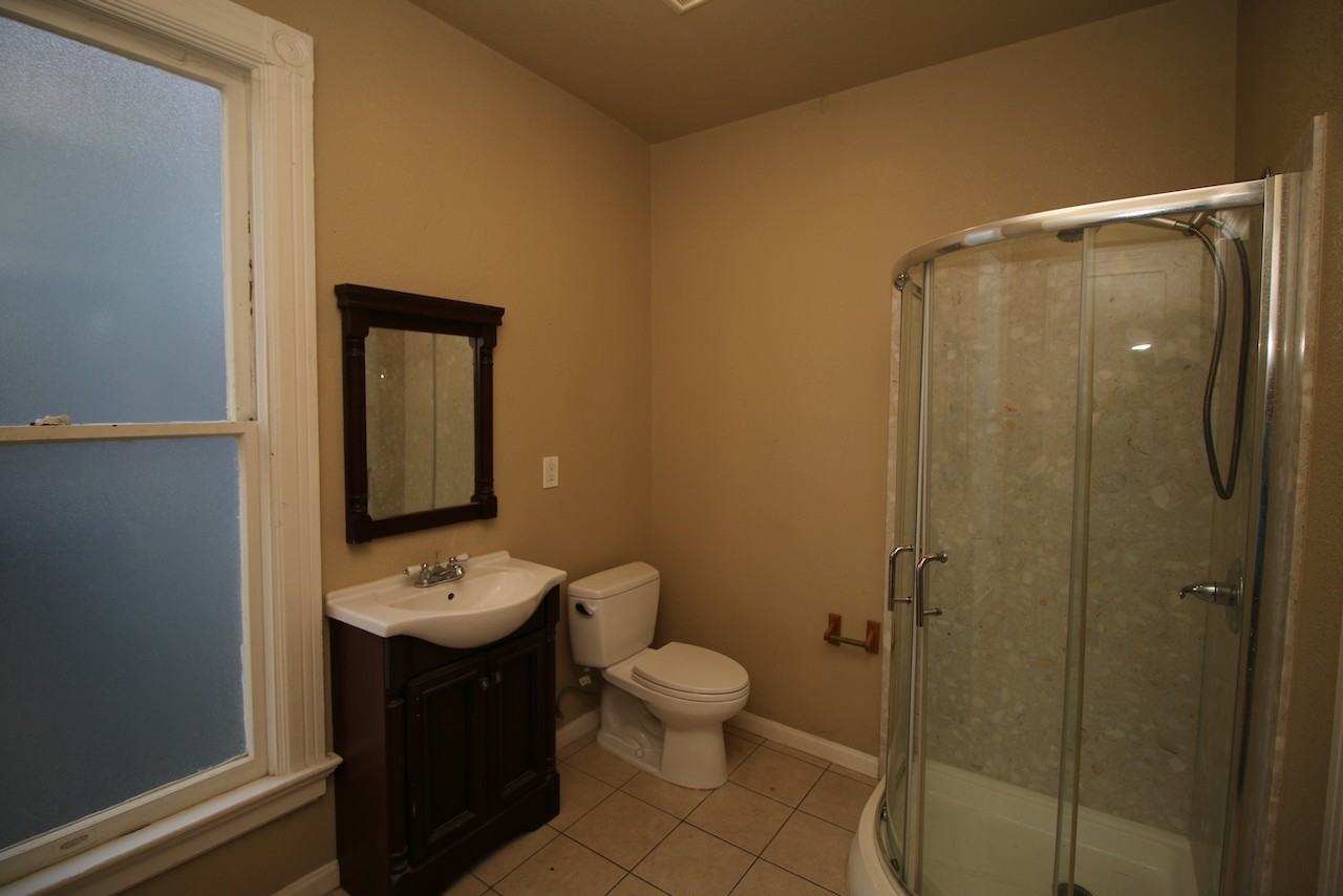 375 E Saint James St - Photo 5 of 7