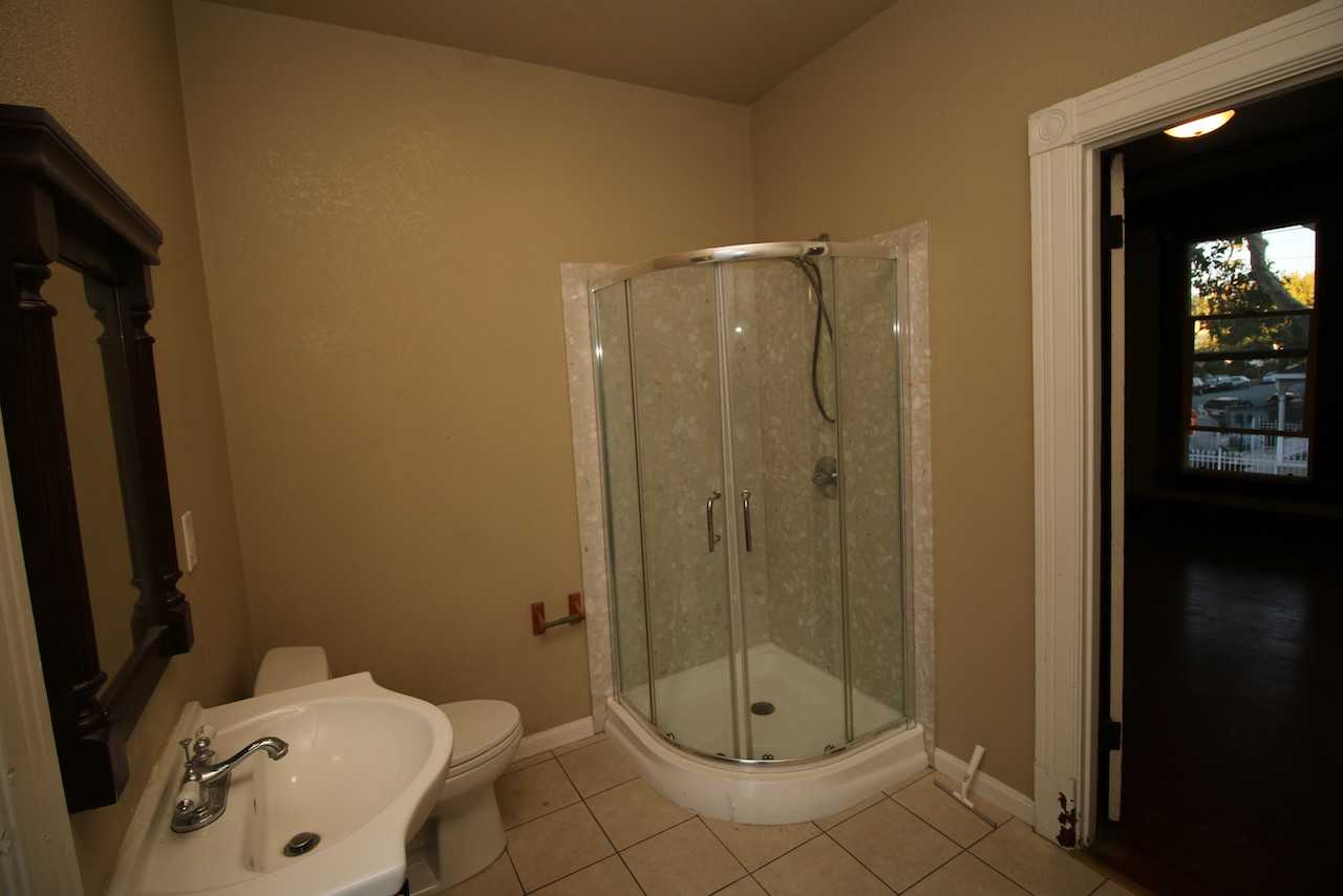 375 E Saint James St - Photo 4 of 7