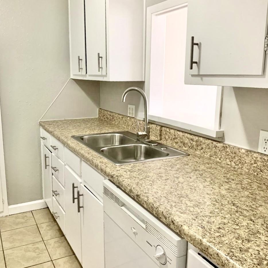 3902 Englewood Cir #3902 - Photo 6 of 29