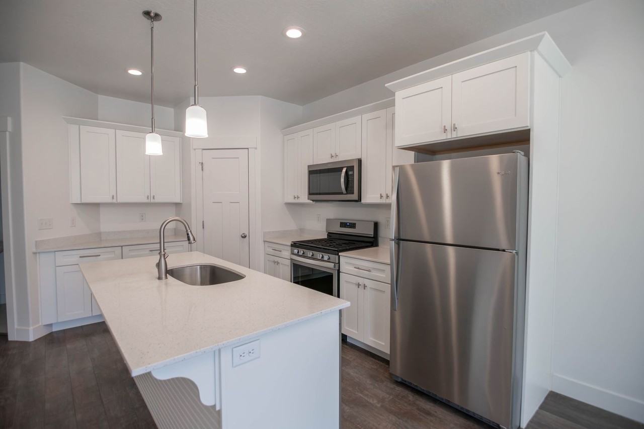 1777 W Newcastle Ln - Photo 5 of 26