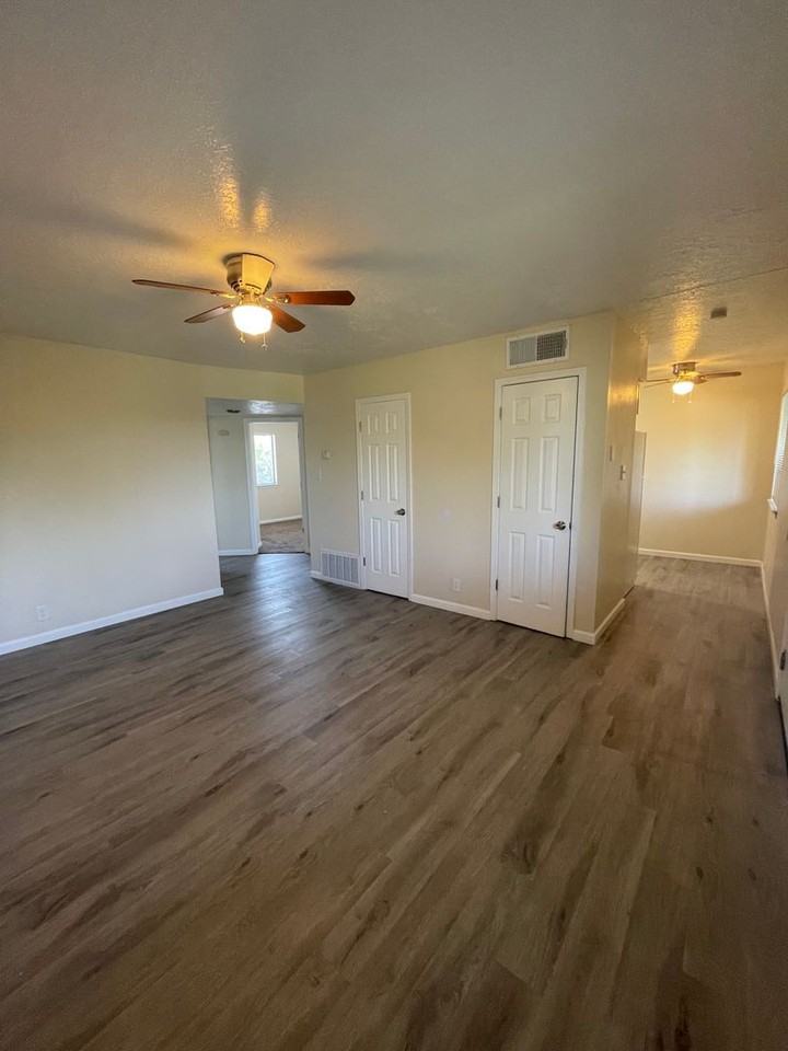 CRESTWOOD APARTMENTS - Photo 6 of 31