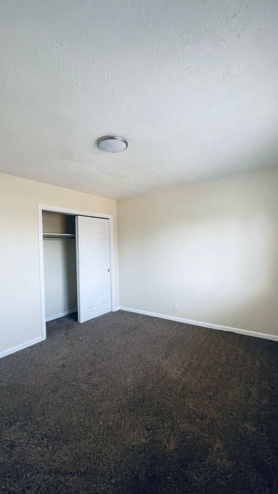 CRESTWOOD APARTMENTS - Photo 7 of 31