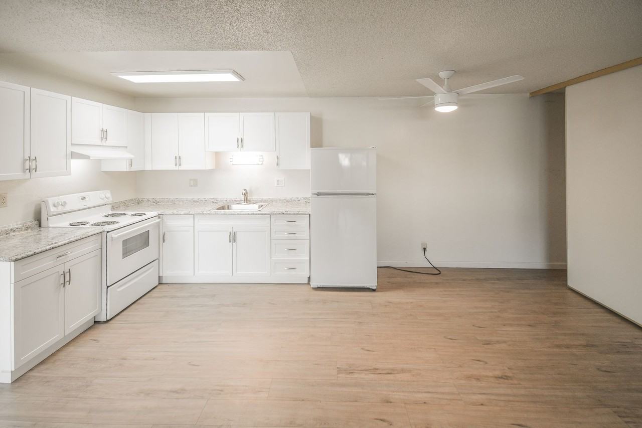 Emerald Bay Apartments - Photo 4 of 13