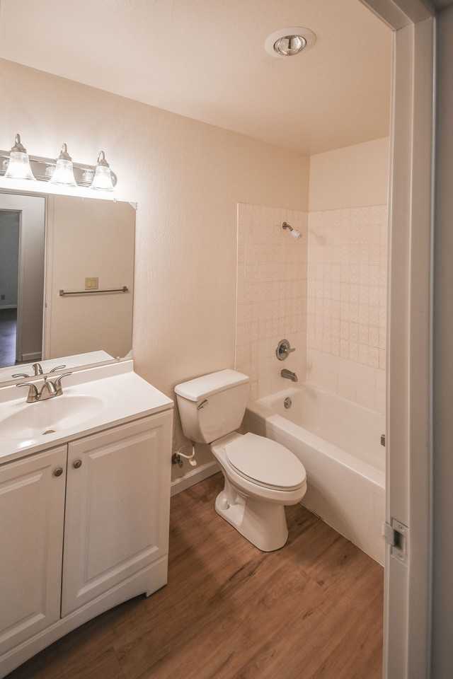 Emerald Bay Apartments - Photo 7 of 13