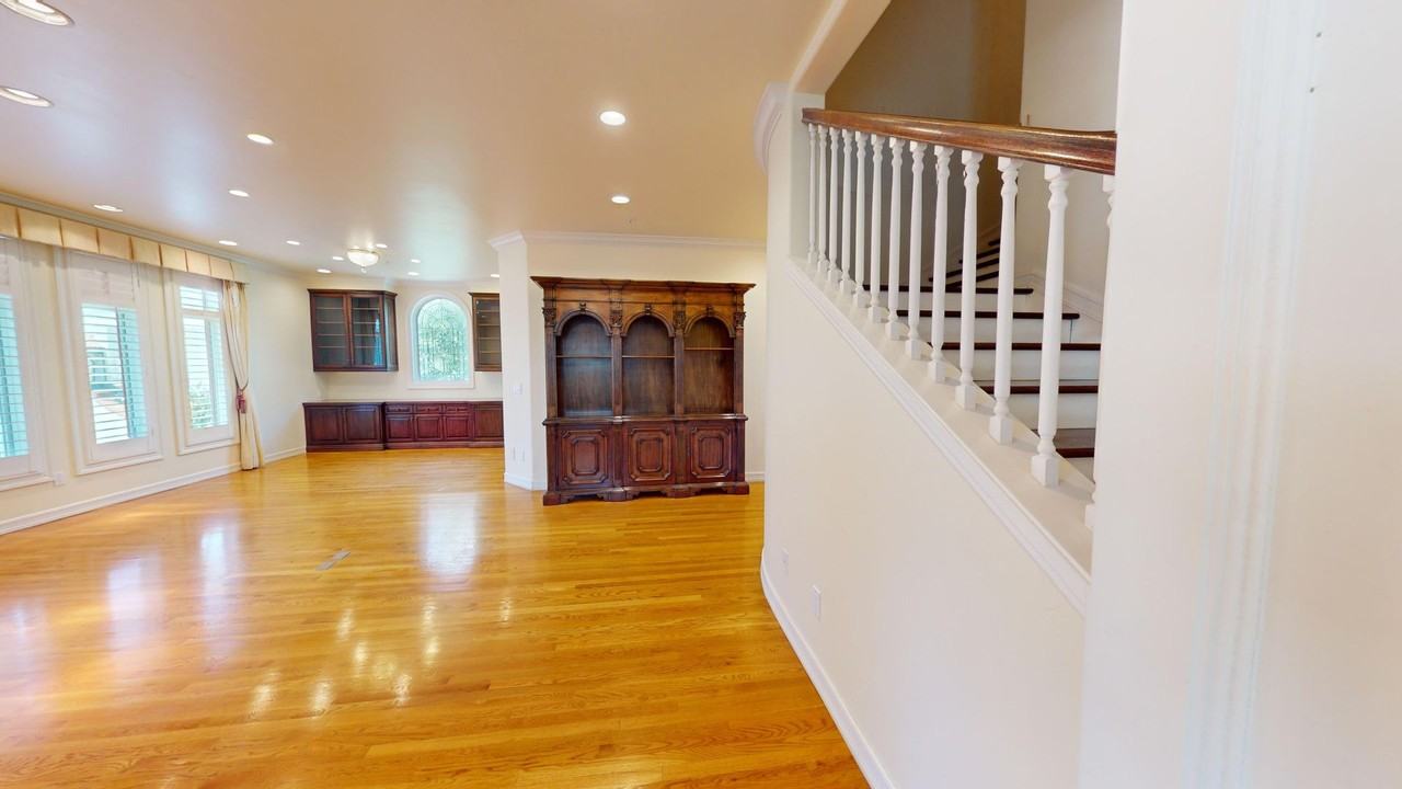 1029 Park Pl - Photo 3 of 50