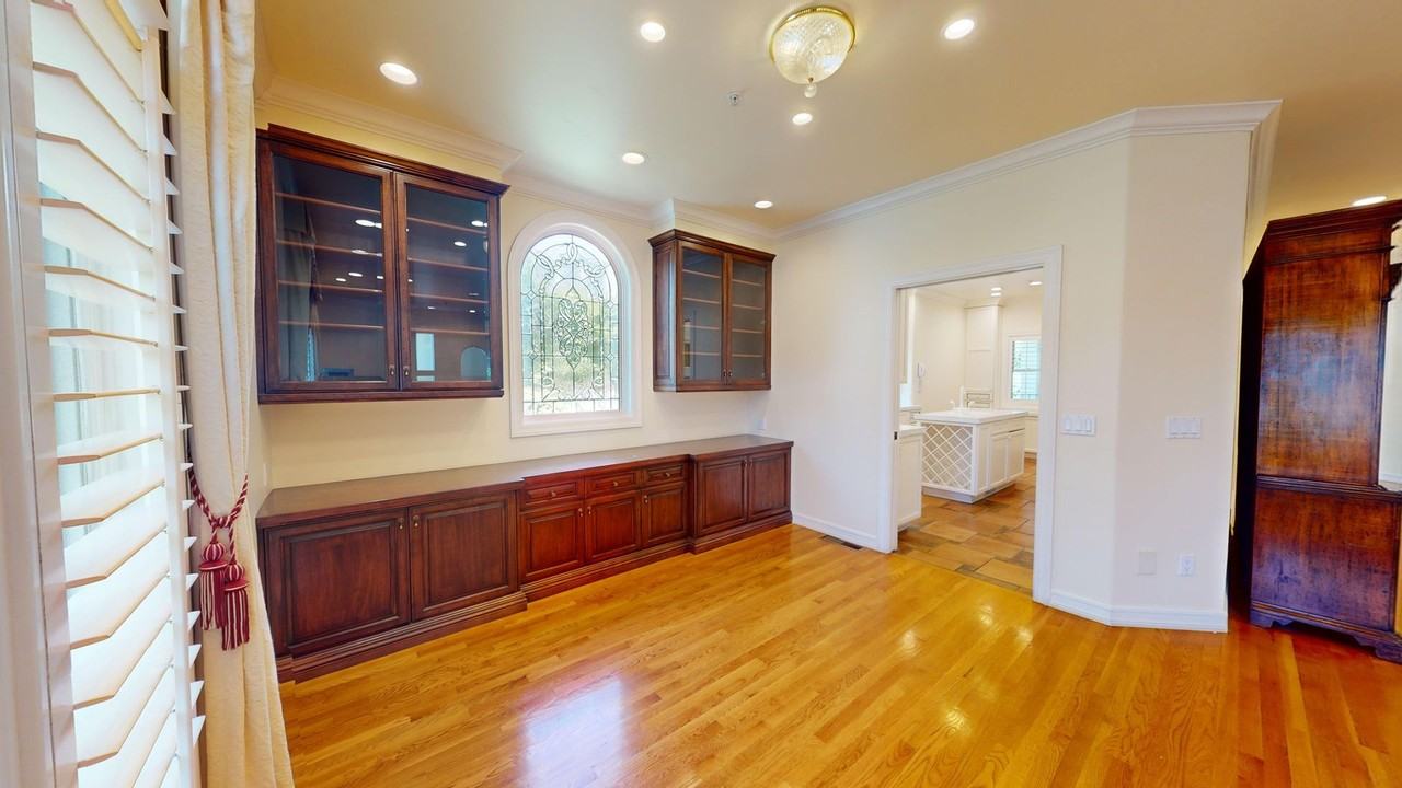1029 Park Pl - Photo 5 of 50