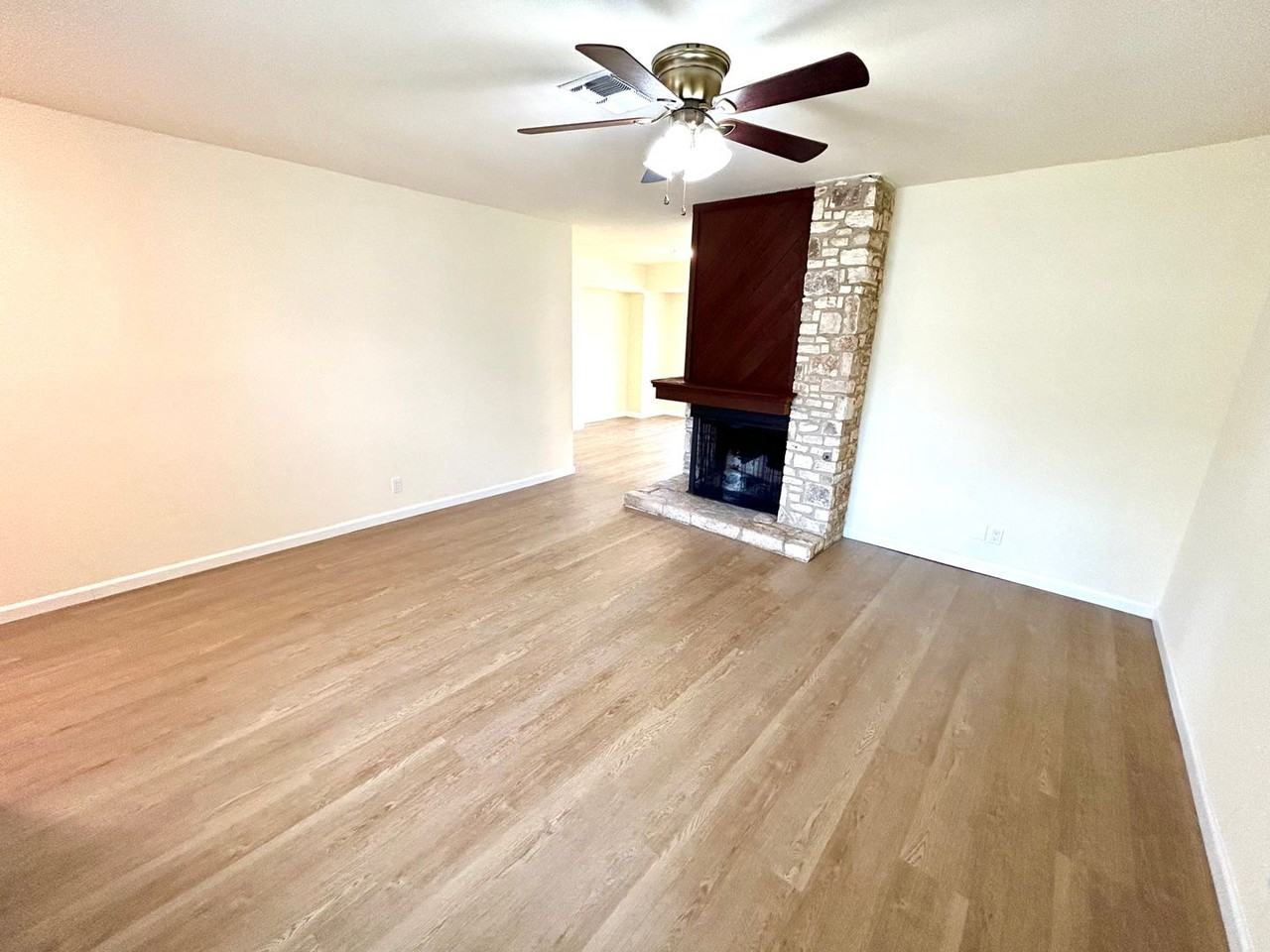 14431 Briarbranch St - Photo 3 of 27