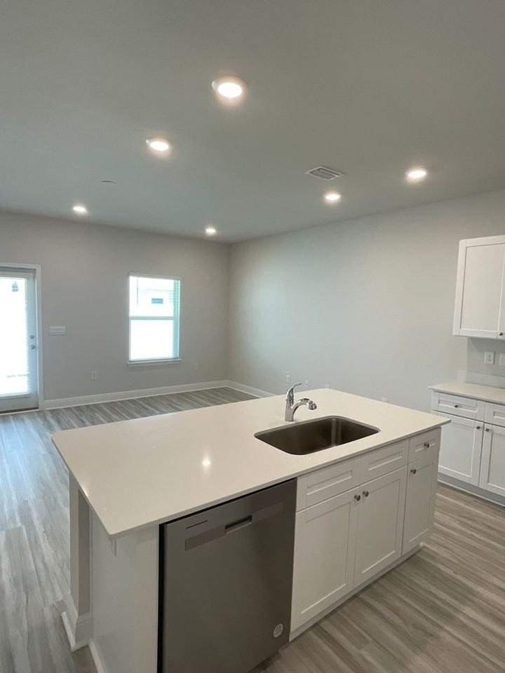5718 Stellarjay St - Photo 4 of 16