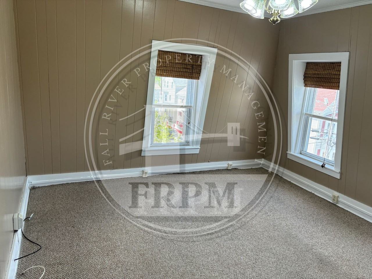 557 Slade St - Photo 2 of 14