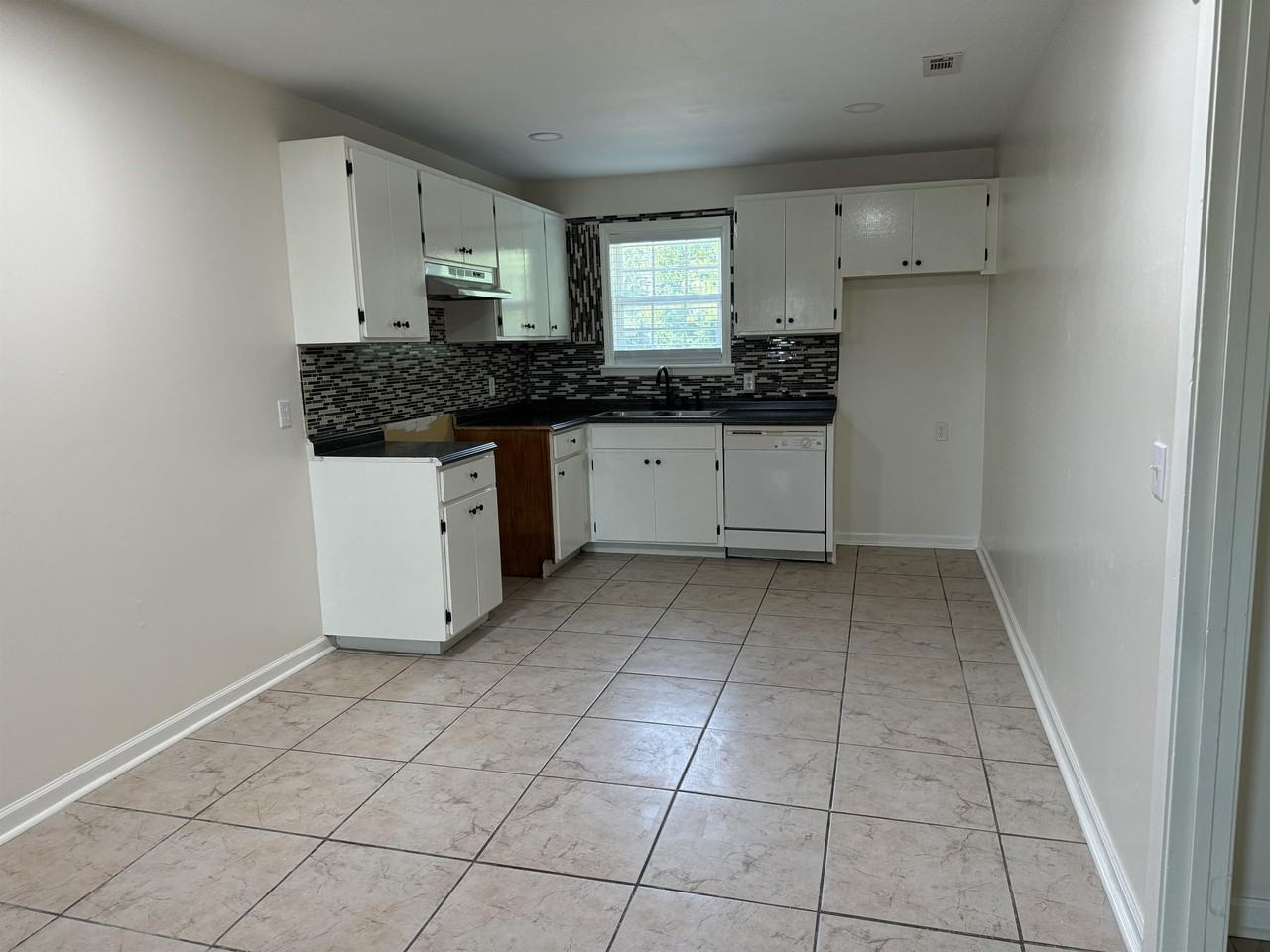 4 Meadow Run Cir #4D - Photo 3 of 6