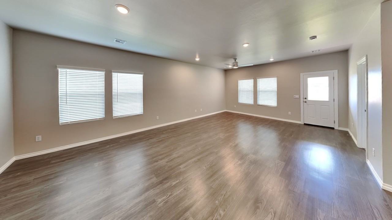 10300 Nw 27th St - Photo 5 of 27