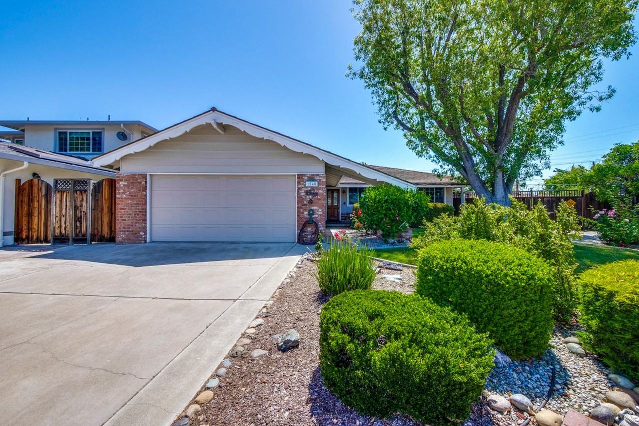 1540 Sandpiper Ct - Photo 3 of 50
