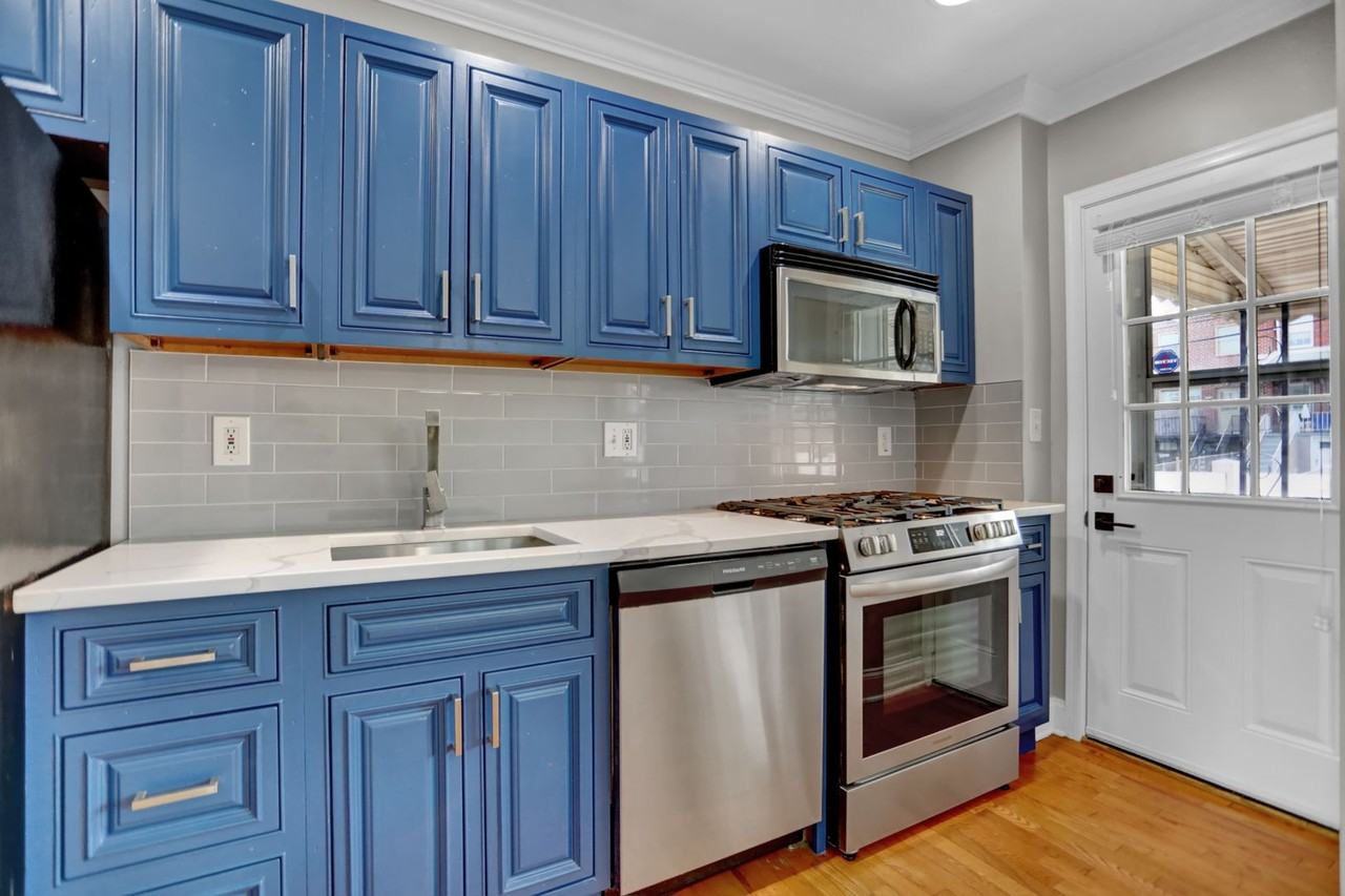 406 Kane St - Photo 3 of 33