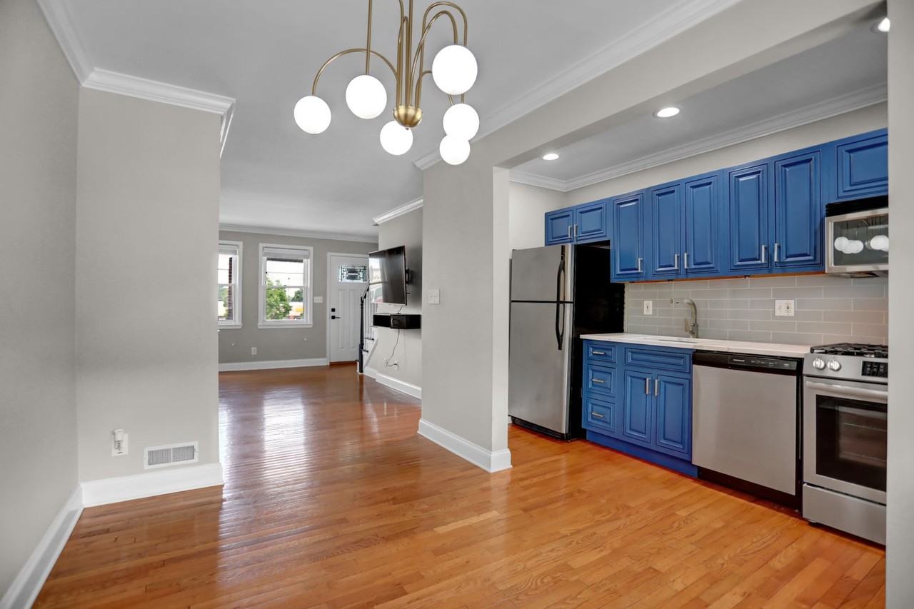 406 Kane St - Photo 5 of 33