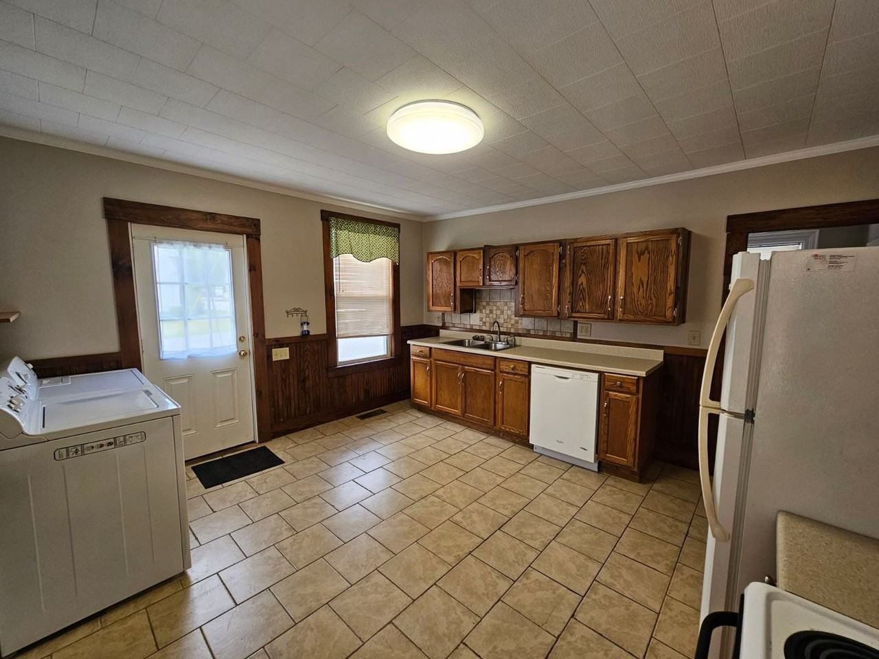 189 South Street - Photo 3 of 9