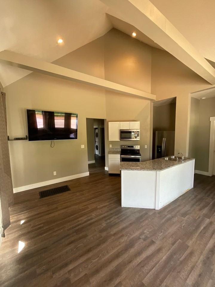 317 N Dunn St - Photo 4 of 50