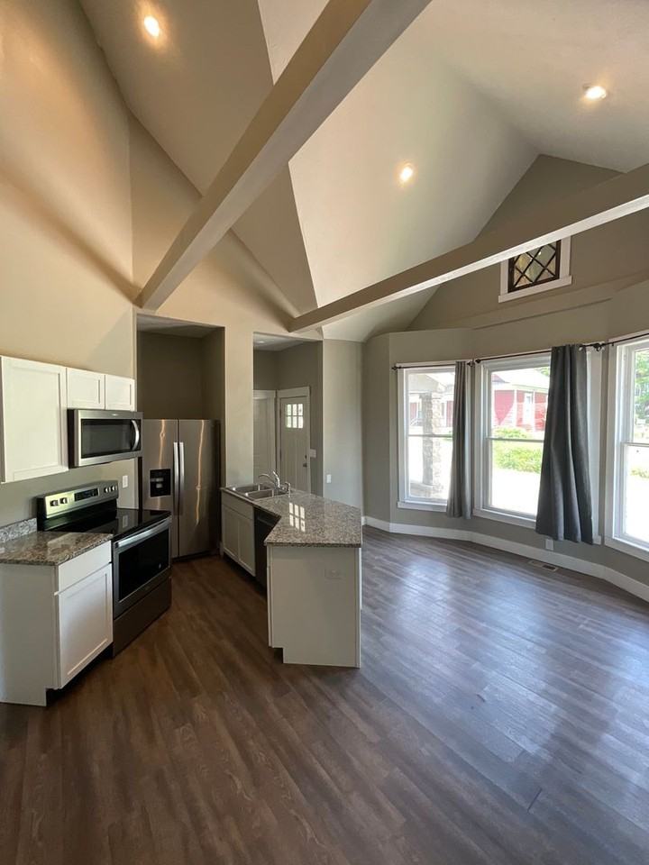 317 N Dunn St - Photo 6 of 50